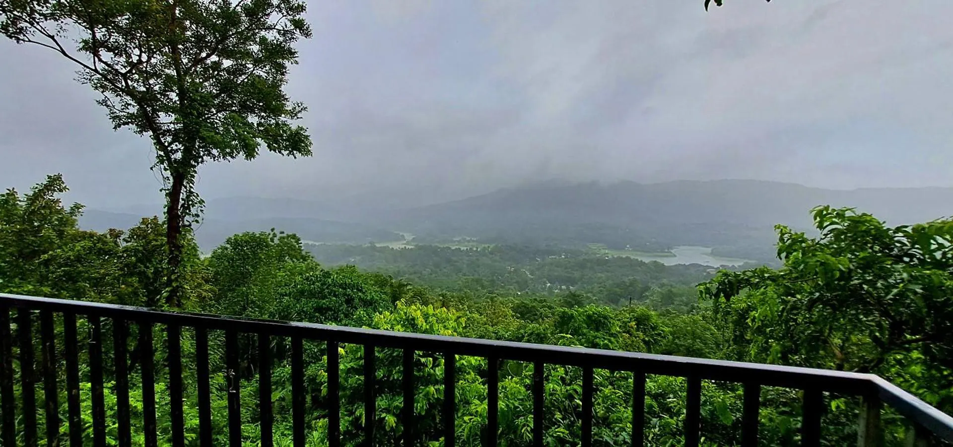 Mist Farm House Kudayattur